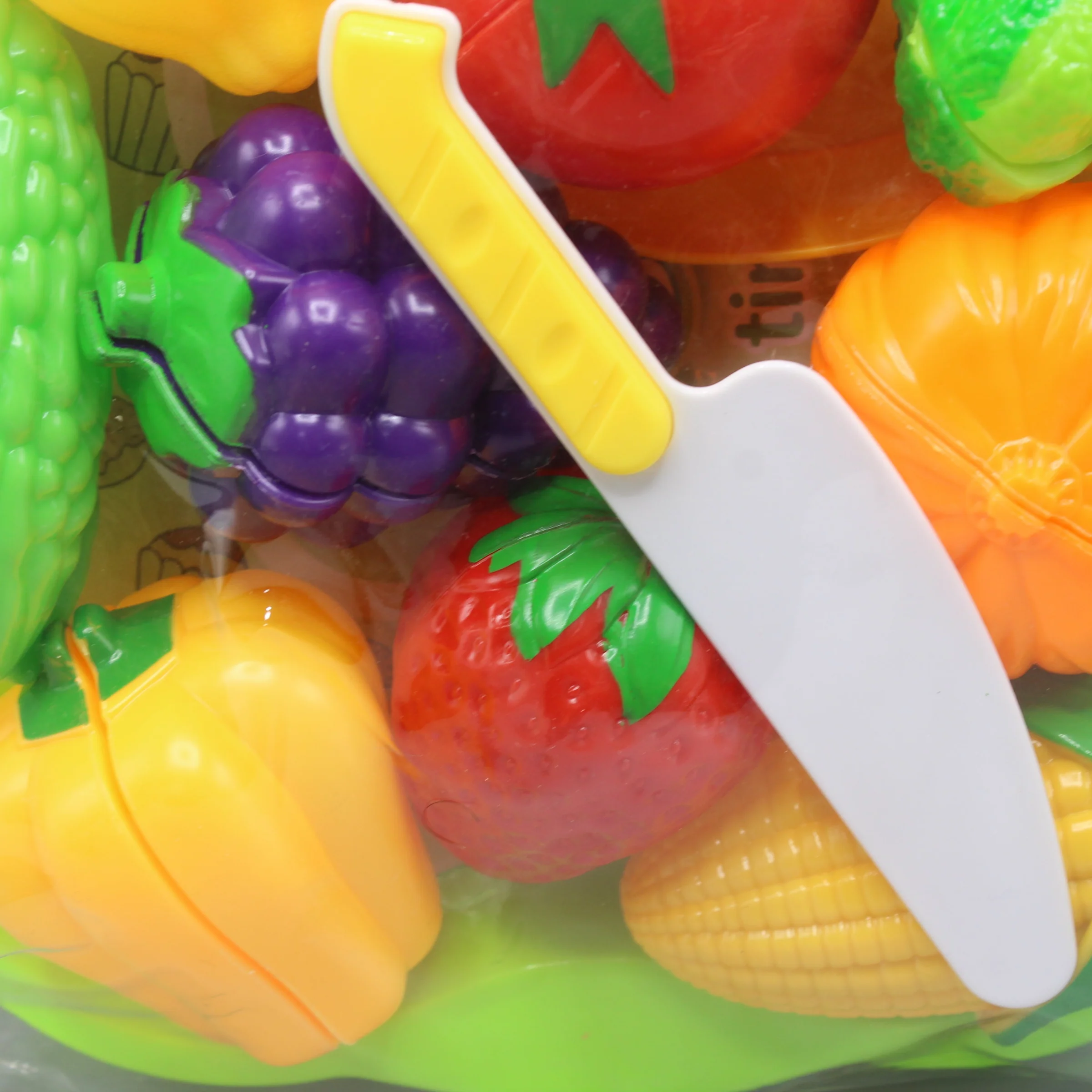 Cutting Vegetables and Fruits Playset for Kids - Image 5